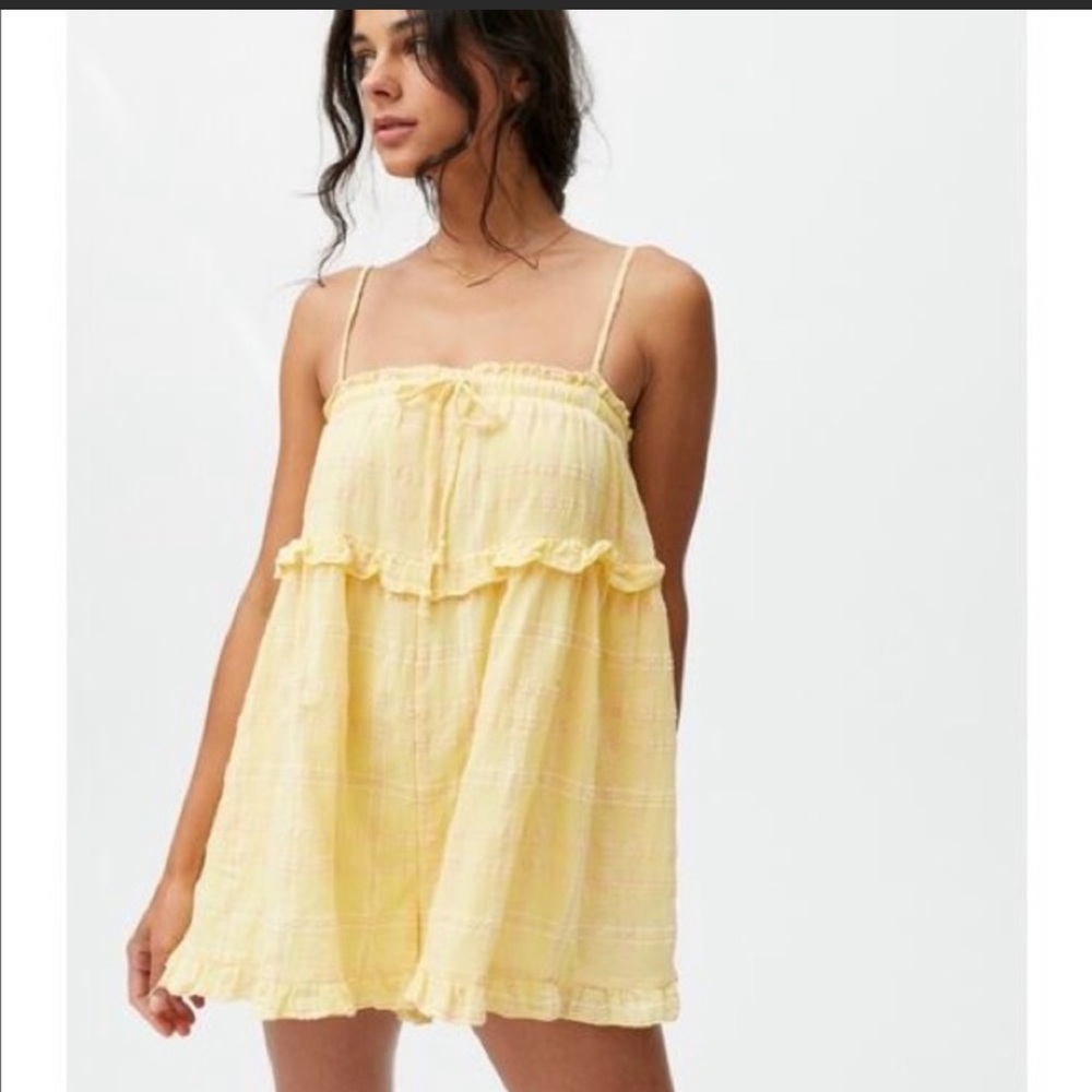 UO Ruffle me up romper